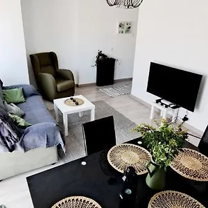 https://apartments-sensi.hotelsinnerja.org